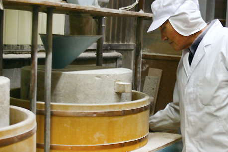 石臼自家製粉 / 製粉工程