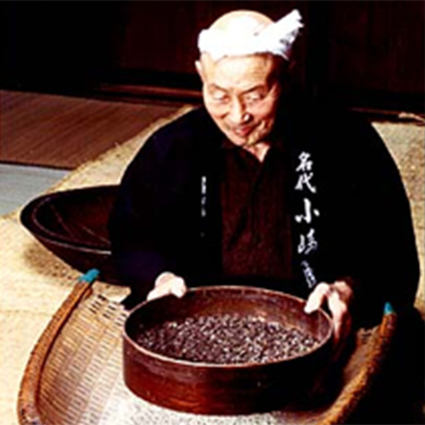 生そばのつくり方:殻ぬき